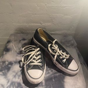 Unisex Black Converse Chuck Taylor low tops